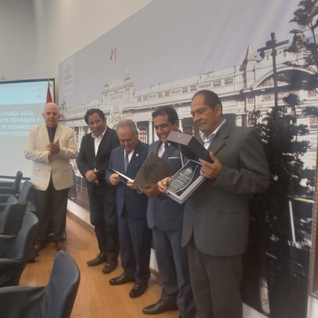 la fiesta del agua ArteRedPeruana Los Sin Agua Lima Peru 15