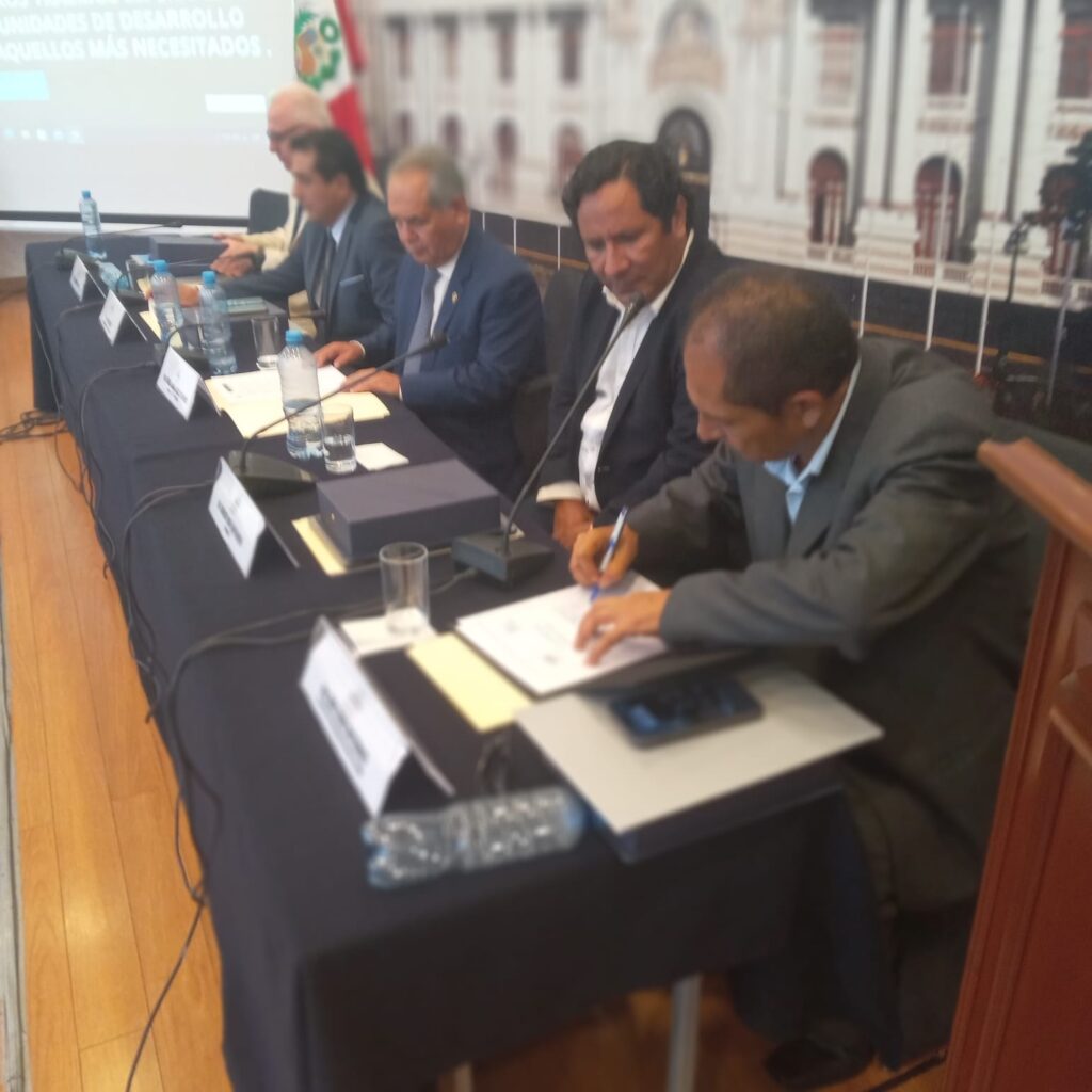 la fiesta del agua ArteRedPeruana Los Sin Agua Lima Peru 20