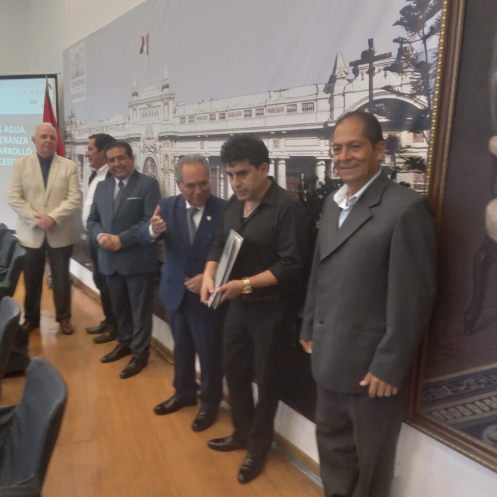 la fiesta del agua ArteRedPeruana Los Sin Agua Lima Peru 6