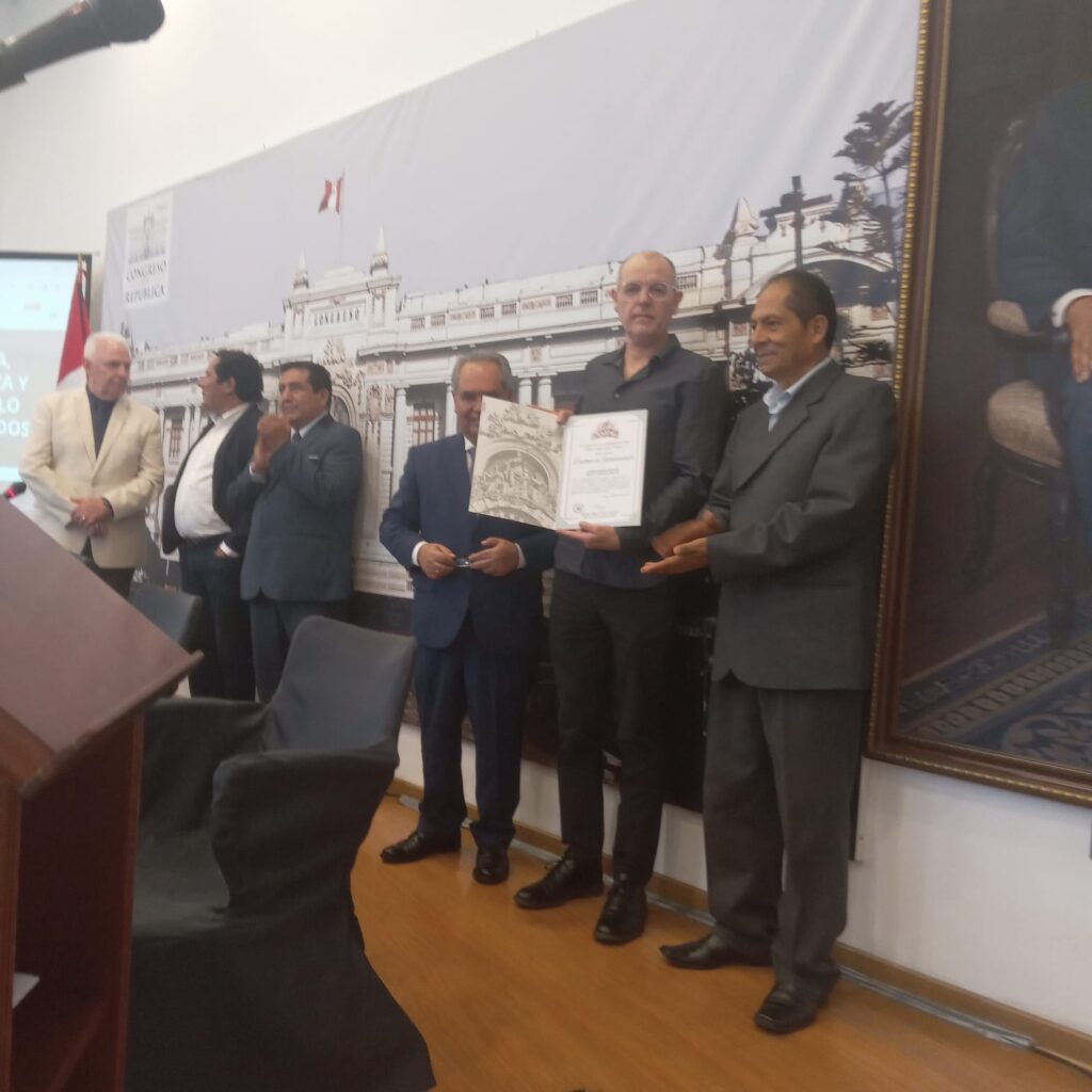 la fiesta del agua ArteRedPeruana Los Sin Agua Lima Peru 8